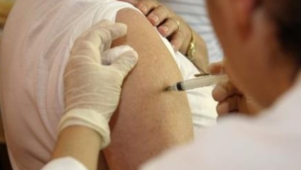 Número de brasileiros com primeira dose de vacina supera 70 milhões