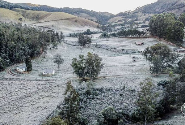 Previsão do tempo: Frente fria chega a Minas amanhã e derruba as temperaturas
