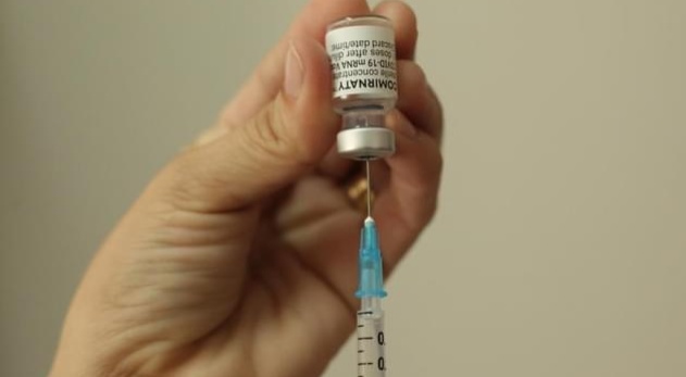 Brasil chega aos 100 milhões de vacinados com 1ª dose; especialistas alertam sobre a importância das duas doses