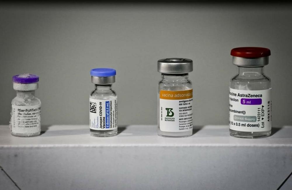 Covid: metade da população adulta de MG completou esquema vacinal; 90% recebeu uma dose