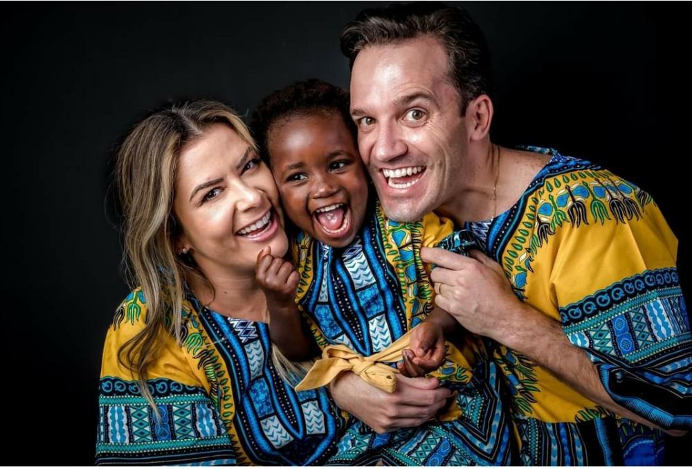 Leitura, conversas e música: saiba como abordar o racismo com as crianças
