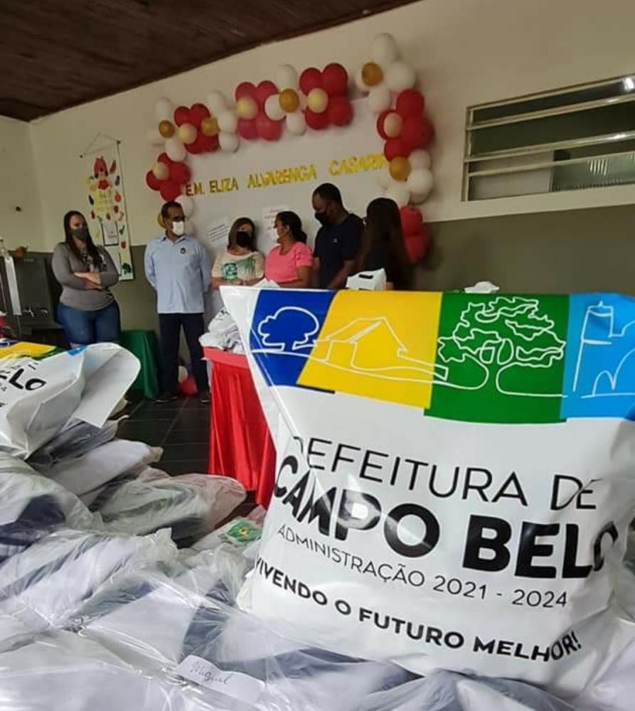 Em ação inédita, prefeitura de Campo Belo inicia entrega de uniformes escolares para toda a rede.