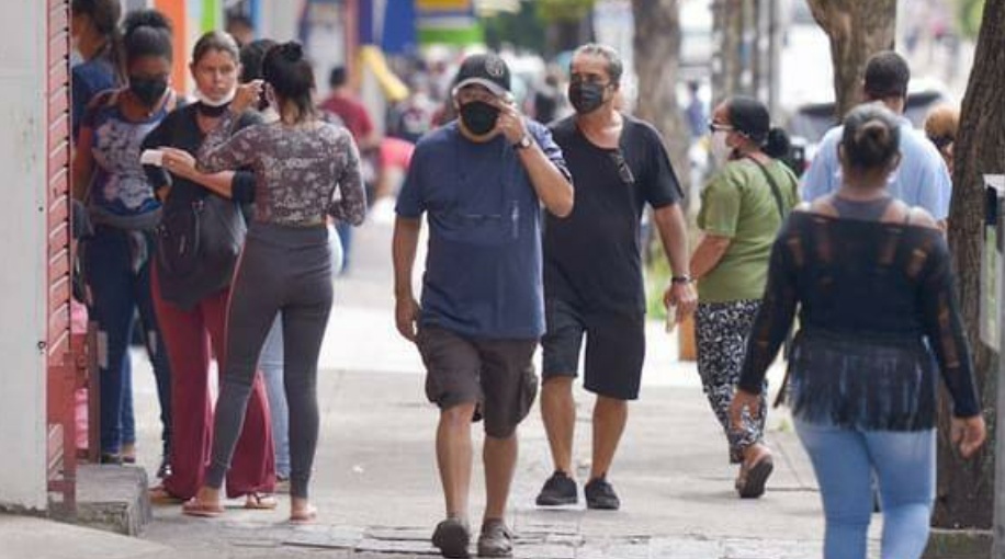 Covid: Minas desobriga máscara em lugares abertos e fechados; veja regras