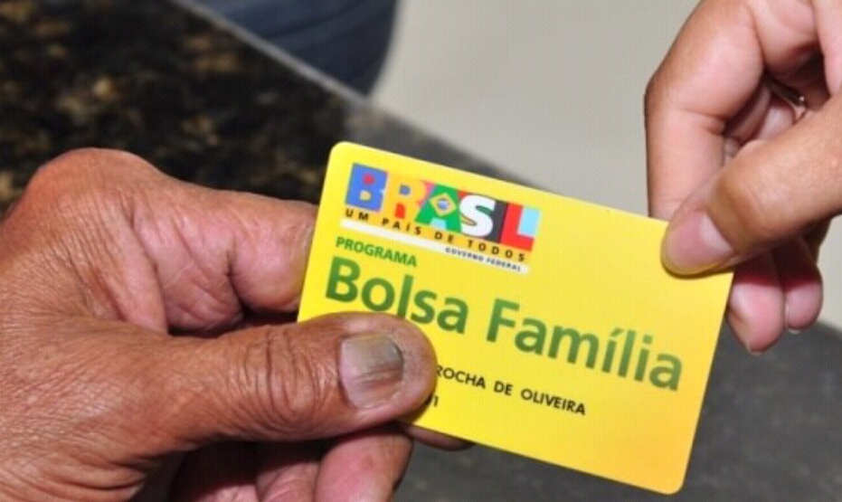 Bolsonaro anuncia 13° para beneficiários do Bolsa Família