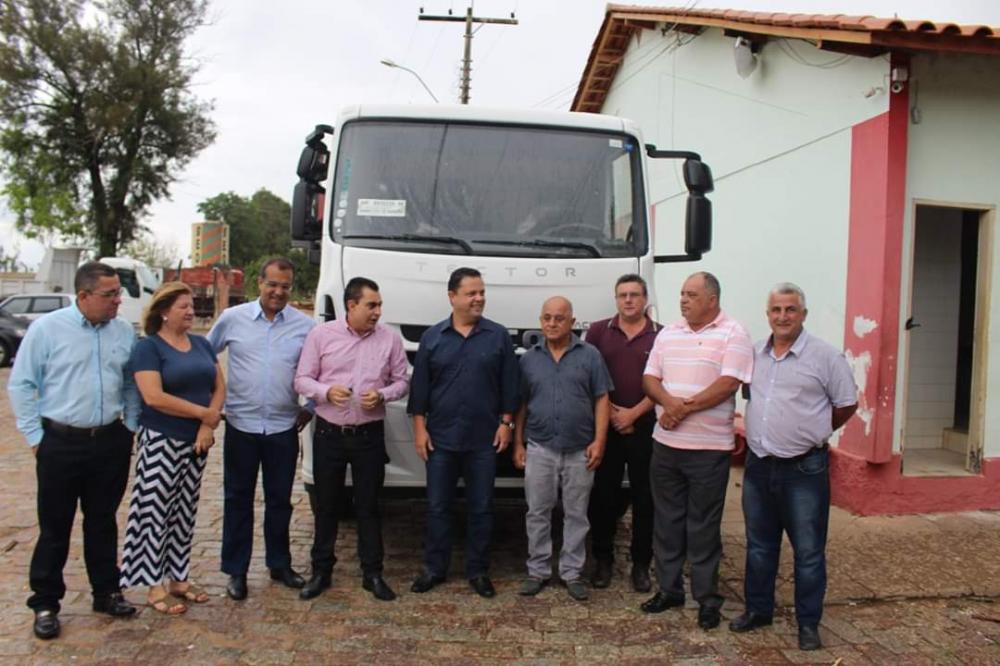 Prefeitura de Campo Belo recebe caminhão doado pela Câmara