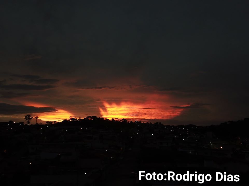 Por do sol encanta Campo Belo