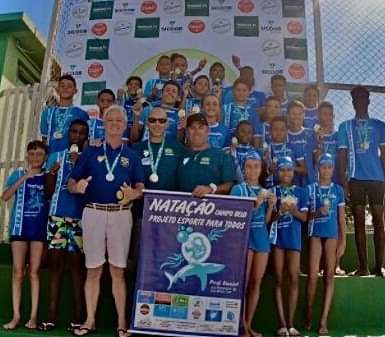 Atletas da Natação do Esporte Para Todos de Campo Belo foram campeões no Festival de Natação realizado em Formiga