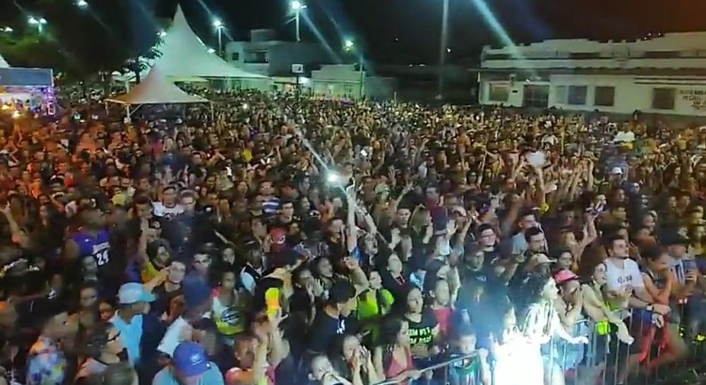 Apuração Minas na cobertura completa do Carnaval de Campo Belo - Show Thaeme e Thiago