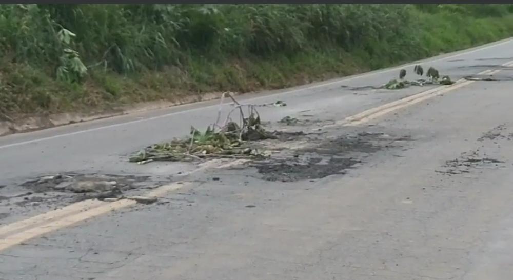 Perigo na estrada que liga Campo Belo a Oliveira