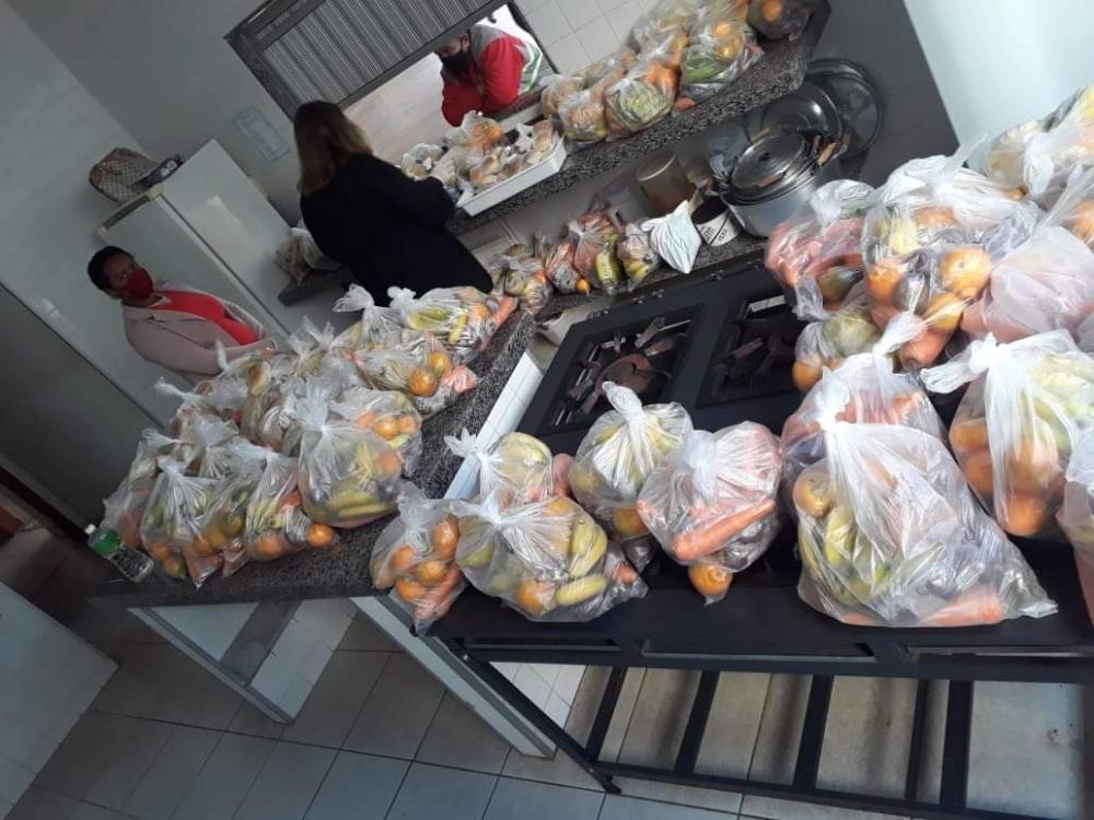 Prefeitura de Campo Belo distribuiu nesta semana, DOIS MIL SETECENTOS E CINQUENTA E QUATRO kits de merenda escolar