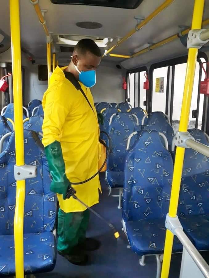 Empresa realiza desinfecção dos ônibus do transporte coletivo de Campo Belo a cada troca de turno.