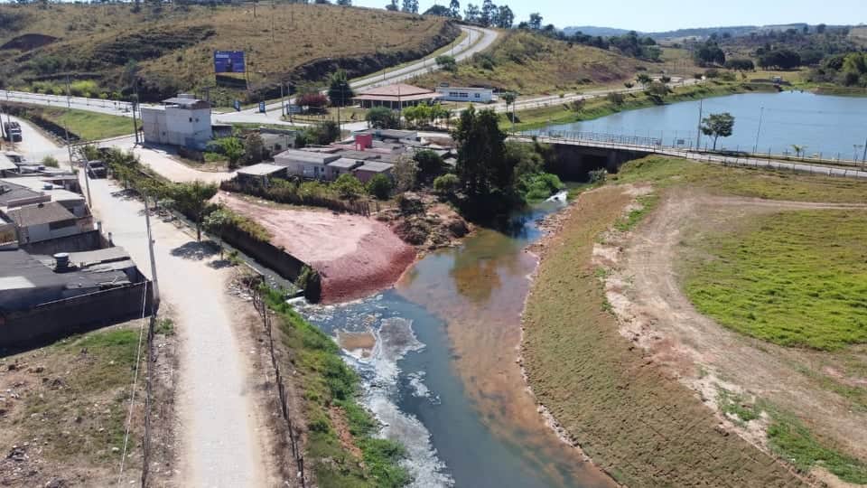 AMPLIAÇÃO E LIMPEZA DO RIBEIRÃO SÃO JOÃO EIXO NORTE - CAMPO BELO - TRAZ SEGURANÇA E SANEAMENTO AOS MORADORES DA PRAINHA/ARNALDOS E JARDIM EUROPA