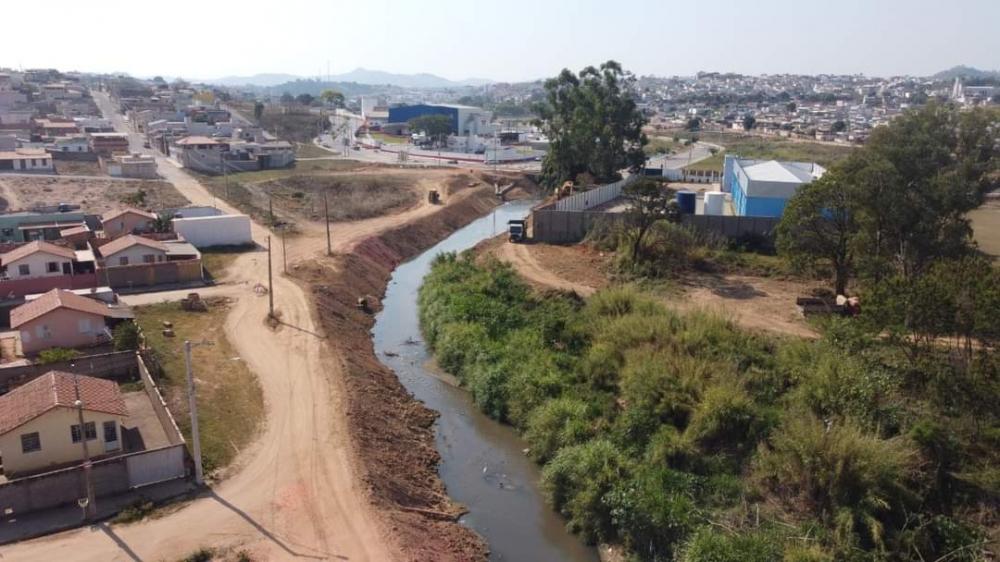 Campo Belo - Construção da Avenida Sanitária é iniciada.