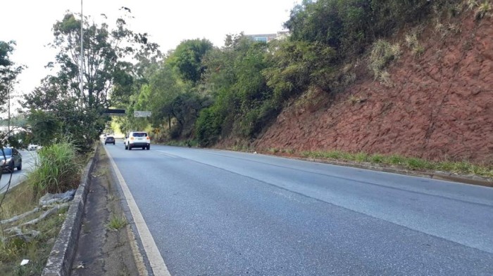 Trecho da Avenida Nossa Senhora do Carmo, em Belo Horizonte, terá restrição temporária de tráfego no domingo