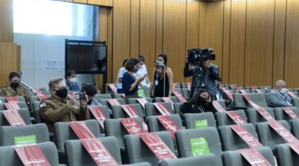 ALMG tem surto de covid depois de convocar todos os terceirizados, muitos sem direito a plano de saúde