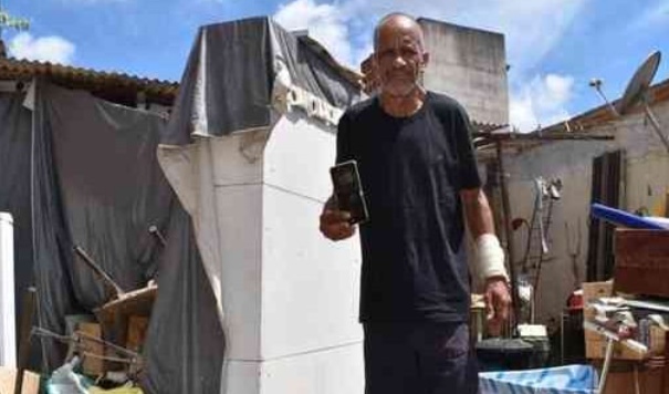 Campo Belo: catador de material reciclável procura dono de celular encontrado no lixo