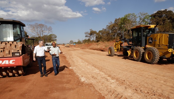 Obras de pavimentação da MG-252 vão facilitar o escoamento da produção local