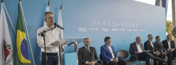 Governador destaca energia limpa mineira em cerimônia de entrega de caminhões e ônibus da Iveco