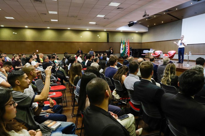 Livre para Crescer: Governo de Minas recebe prêmio pelo compromisso de geração de emprego e renda para os mineiros