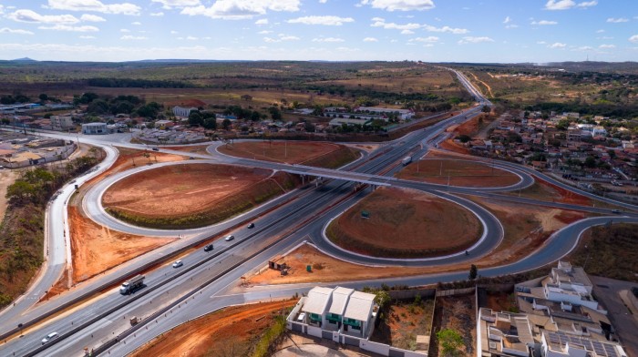 BR-135 chega aos 50 quilômetros de duplicação na região Central de Minas
