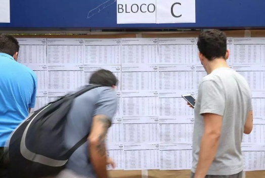Milhões de estudantes fazem neste domingo primeira prova do Enem 2020