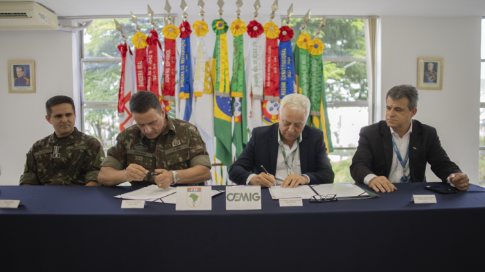 Cemig e Exército assinam parceria para curso de eletricista para os soldados