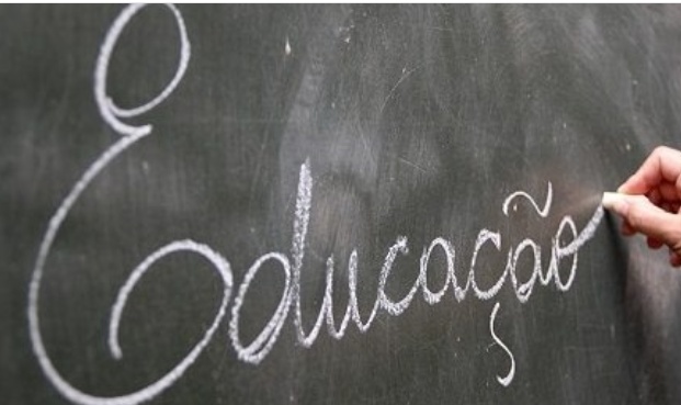 Volta às aulas em Minas não dependerá de vacinação de professores