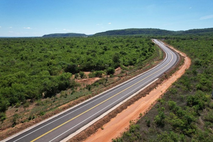 Pavimentação de trecho da MGC-479, no Norte de Minas, já atinge percentual de 56%