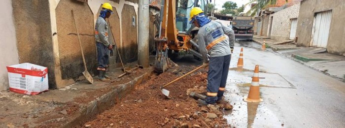 Copasa substitui redes de distribuição no bairro Morrinhos em Montes Claros