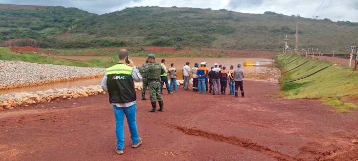 Governo de Minas realiza fiscalização preventiva em dique da Mina Pau Branco, na Grande BH
