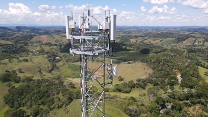 Alô, Minas: Governo vai expandir acesso a serviços de internet e telefonia móvel para mais distritos e localidades