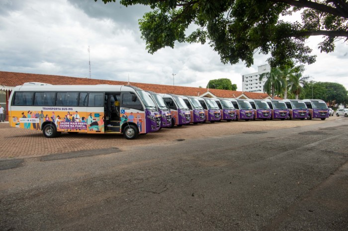 Governo de Minas entrega onze ônibus do Transporta SUS em Curvelo