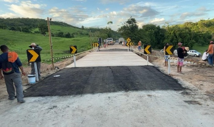 DER libera ponte provisória na MG-105, entre Crisólita e Águas Formosas, no Vale do Mucuri