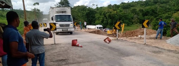 Ponte provisória, entre Crisólita e Águas Formosas, é somente para veículos leves e ambulâncias