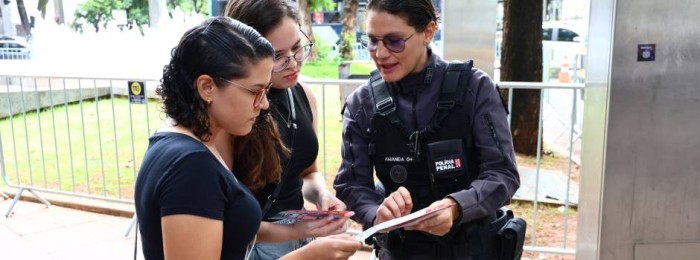 Forças de Segurança promovem blitz educativa de Carnaval na Praça da Savassi 
