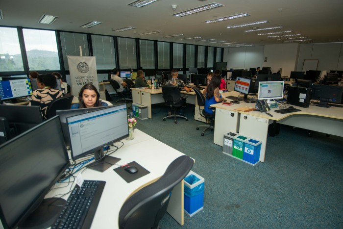 Centro de informações atua 24 horas para monitorar eventos que ameacem a saúde da população de Minas