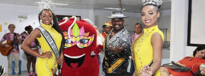 Corte Momesca e banda animam campanha pré-Carnaval da Hemominas