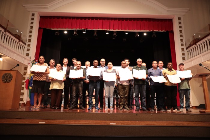 Governo de Minas entrega títulos de propriedade definitiva para 150 famílias de Pouso Alegre