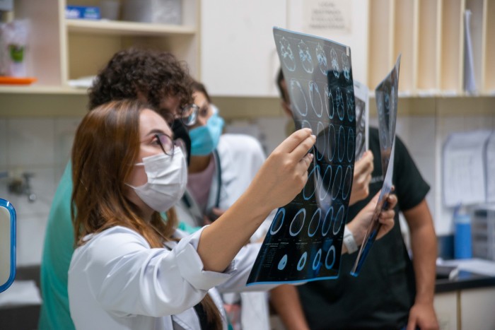 Fhemig oferece 70 vagas para profissionais de níveis superior e técnico