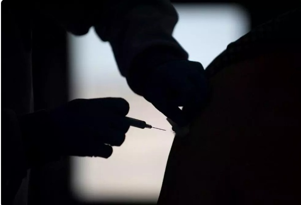 Covid: cerca de 2,5 mil pessoas receberam doses trocadas da vacina em Minas