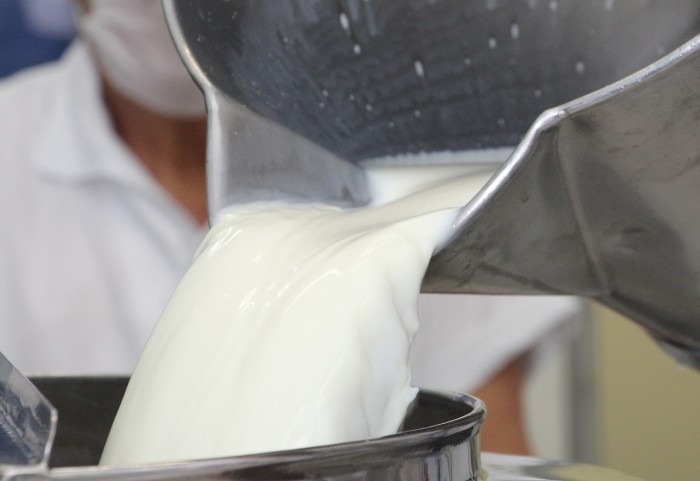 Governo de Minas suspende benefício de importadores para equilibrar o mercado e garantir competitividade aos produtores de leite do estado