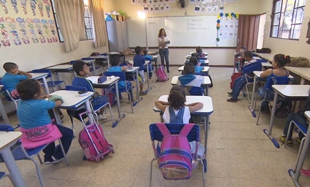Estudo aponta que cerca de 240 mil estudantes não tiveram acesso à educação em Minas por causa da pandemia