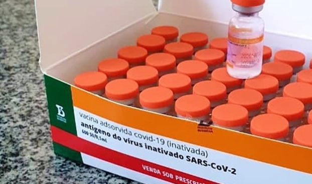 Quase todos os municípios mineiros relataram falta de Coronavac para aplicar 2ª dose