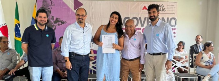 Governo de Minas entrega títulos de regularização fundiárias a 30 famílias de São José do Divino