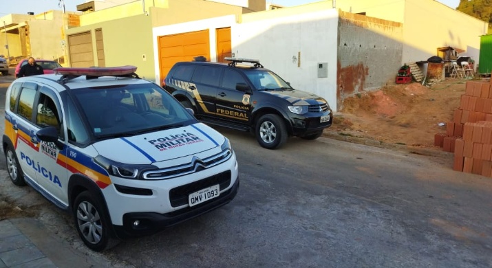 OPERAÇÃO CONJUNTA DA POLÍCIA MILITAR E POLÍCIA FEDERAL RESULTA NA PRISÃO DE MELIANTES ENVOLVIDOS EM EXPLOSÃO DE CAIXA ELETRONICO EM CAMPO BELO E REGIÃO.